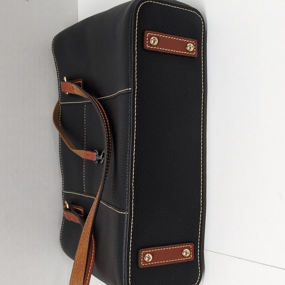 Pebbled Black Dooney & Bourke Learher Tote Red Lining - Picture 5 of 17